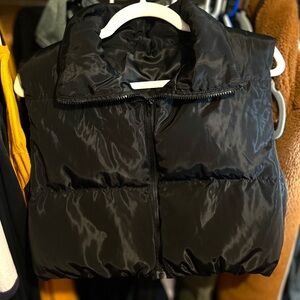 SHEIN Cropped Black puffer vest